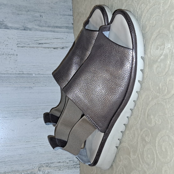 1012 The Flexx Sandals - Picture 7 of 7